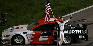 La carrera de las estrellas de la nascar terminó este sábado con una pelea entre dos pilotos. Nascar Brad Keselowski Se Impuso En Kansas En Un Emotivo Y Caliente Final