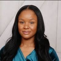 Leah Oliver's Instagram, Twitter & Facebook