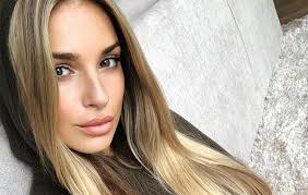 Bachelor joey is klaar met gaby maar doet het nu met dubbelganger. Gaby Blaaser Bevestigt Date Temptation Verleider Ex Vriend Reageert Axed