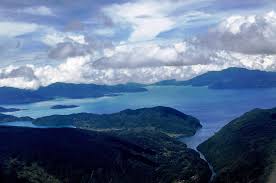 Selain danau toba, danau terbesar di indonesia di antaranya adalah danau towuti (sulawesi selatan), danau poso (sulawesi tengah), danau apa saja nama danau yang termasuk ke dalam daftar 10 danau terbesar di dunia? Inilah 9 Danau Terbesar Di Indonesia
