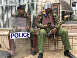 Lakini ukiwauliza kwa makini kwanini unataka kuwa. Bbc Swahili Maafisa Wa Usalama Kenya Wakishika Doria Facebook