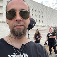 🐶 Snot is poised to release their first new album in over 25 years.  Founding bassist John "Tumor" Fahnestock recently teased a snippet of new  music online, and it sounds pretty groovy!