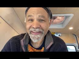 Strangers help with car