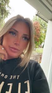 Lindsay Mclean's Instagram, Twitter & Facebook