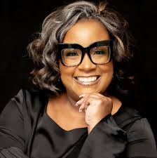 Tracy Rowe's Instagram, Twitter & Facebook