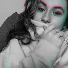 Shannon Day's Instagram, Twitter & Facebook