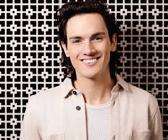 Kris Erwin's Instagram, Twitter & Facebook