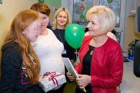 Sie studierte an der landwirtschaftlich technischen hochschule olsztyn (akademia rolniczo techniczna w olsztynie) und schloss als bauingenieur… … Senator Lidia Staron O Szczegolach Starsznej Choroby Lezalam I Plakalam Super Express Wiadomosci Polityka Sport