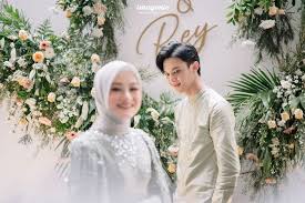 Hal itu diungkap dinda hauw pada press conference pernikahan dalam virtual aplikasi zoom. Bikin Penasaran 10 Potret Dinda Hauw Dan Rey Mbayang Saat Lamaran
