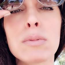 Lisa Labarre's Instagram, Twitter & Facebook