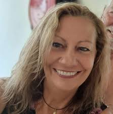 I so need help...pushing 60yrs. I am lazier as I'm getting older 😒 My hair  is either curly as f... Or just hangs..looks great if I straighten it...but  looking for an easier