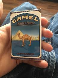 Camel tiryakilerin efendisidir, marlboro anca cafelerde masa başı efendiliği yapar. Turkish Royals O Cigarettes