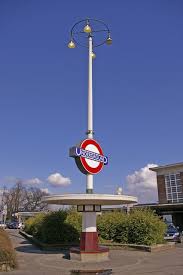 Art deco combines the best of classic materials, like stone, marble and gold, with the excitement of modern shapes and designs. London Underground Stations That Are Listed Buildings Wikipedia