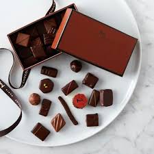 La Maison Du Chocolat Assorted Chocolates 28 Pieces In 2020 Chocolate Assortment Chocolate Gourmet Chocolate