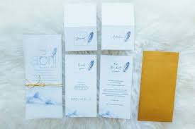 Wir beide sind schon stark am planen worum es geht, könnt ihr wohl ahnen bald steigt nun unser hochzeitsfest was sich am besten feiern lässt mit lieben gästen im verein und deshalb laden wir euch ein. Hochzeitseinladungstext Was Gehort In Den Einladungs Text Zur Hochzeit