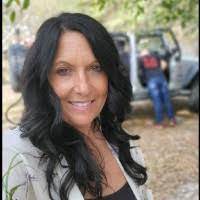 Leah Rollins's Instagram, Twitter & Facebook