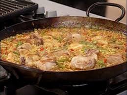 Cómo hacer la paella valenciana perfecta, receta tradicional de la auténtica paella valenciana siguiendo los consejos de expertos y maestros del arroz. Lo Mejor De La Cocina Espanola Paella A La Valenciana Youtube