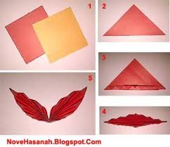 Siapkan 2 helai kertas origami ukuran 12 cm x 12 cm. Tutorial Origami Hiasan Dinding