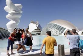 Although continuing spain's rich legacy of groundbreaking art and architecture, it's a clean break with tradition. The City Of Arts And Sciences Santiago Calatrava Guiding Architects