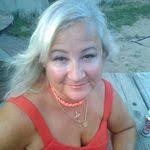 Anne Dewolfe's Instagram, Twitter & Facebook