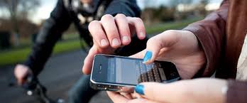 Se in un giorno di pioggia, la nostra auto nuova va a sbattere contro un albero, subendo danni notevoli, chi rimborsa questo danno? Come Assicurare Smartphone Tablet E Altri Device Sostariffe It