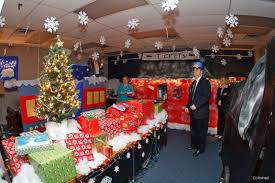20091218 Polarexpress Jpg 575 383 Office Christmas Decorations Christmas Door Decorating Contest Christmas Decoration Items
