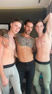 TW Pornstars - CzechGayTwins (450K)🇺🇦Barcelona 😋. Twitter. Daddy always  wanted to be served by his twins 😜😈 @papik. 12:58 PM - 11 Sep 2022