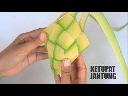 Cara Membuat Ketupat Jantung Dapur Cintaku Youtube In 2021 Cinta Kelapa Daun