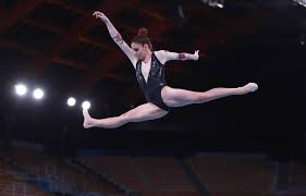 She has a sister who is an artistic gymnast, martina. Lmvecb1u2fwwgm
