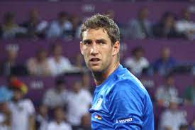 Maarten stekelenburg is a professional footballer who currently plays as a goalkeeper for the english club everton and netherlands national football maarten stekelenburg. Ajax Amsterdam Ajax Amsterdam Bindet Maarten Stekelenburg