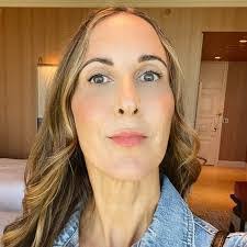 Lettie Carpenter's Instagram, Twitter & Facebook