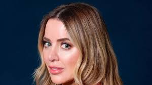 Coronation Street's Abi star told 'you are not' as she's branded  'breathtakingly beautiful' by co-star