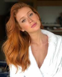 Marina acabou surpreendendo a todos com a publicação, já que os fãs e amigos da artista pensaram que ela teria abandonado as longas madeixas e investido em um. Omg Omg Omg Marina Ruy Barbosa Esta Com O Cabelo Loiro Platinado Claudia