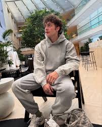 Cant believe i made it to 21 🥂