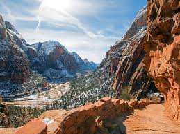 Although bryce may not have the same sweeping, expansive vistas as the grand canyon, it's still a. Visiting Bryce Zion And The Grand Canyon In Winter Moon Travel Guides