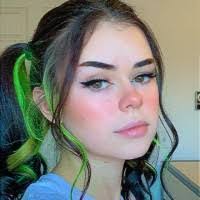 Leah Livingstone's Instagram, Twitter & Facebook