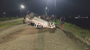 Colisão na BR-364 deixa feridos, dois carros capotados e motorista levado à delegacia em Rio Branco