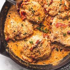 Poulet La Pole En Sauce Crmeuse Aux Tomates Sches Au S Recettes De Cuisine Recette Poulet Roti Recette De Plat
