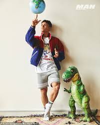Daley won the 2009 fina world championship in the individual event at the age of 15, before regaining it in 2017. Tom Daley Reveals His Upset That Son Robbie 2 Won T Be Able To Join Him At The Tokyo Olympics Aktuelle Boulevard Nachrichten Und Fotogalerien Zu Stars Sternchen