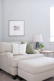 How To Decorate A Sitting Area With A Big Chair With Ottoman Bigchair Decor Dec French Country Living Room Quality Living Room Furniture Country Living Room