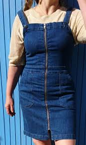 Manches ballon très large resserrés avec des poignets chemises. Robe En Jean Jennyfer Avec Fermeture Eclair Devant Vinted