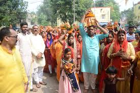 Kalash-Yatra-taken-out-by-Public-Durga-Puja-Commit | सार्वजनिक दुर्गा पूजा  समिति की ओर से निकाली गई कलश यात्रा