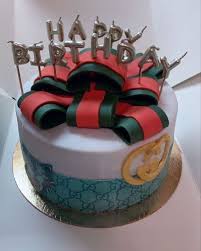 Allocakes Trouve Ton Gateau Ou Ton Patissier Cake Designer Gateaux Couronne Gateau A Theme Gateau Anniversaire