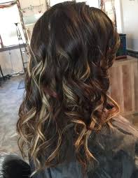 Brown hair with lots of blonde highlights. 20 Amazing Highlighted Hairstyles For Women Hairstyles Weekly