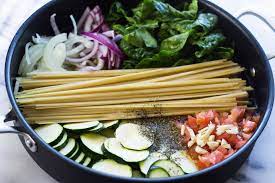 What can i make with spinach and zucchini. Quick One Pan Spinach And Zucchini Pasta 10 Minutes Vegetarian Gimme Delicious