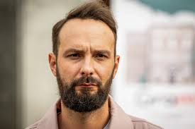 Reżyser Wojciech Faruga: „Cosi fan tutte” pod pozorem zabawy ukazuje gorzką  prawdę o człowieku