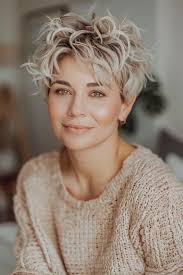 32 Curly Pixie Hairstyles That Are Full of Bounce and Attitude