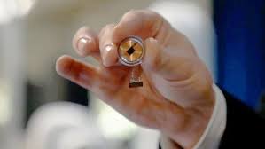 Young elon musk featured in documentary about millionaires (1999) www.youtube.com elon musk saw that you could make money on the internet back in 1995, when most people didn't. Elon Musk S Neuralink Device Focused On The Computer But What About The Brain Cnet