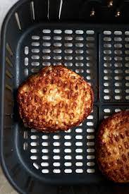 Place the turkey burgers onto the grill rack. Frozen Turkey Burger In Air Fryer The Typical Mom