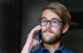 Peter (28) måtte vente i koronakø i ni timer: